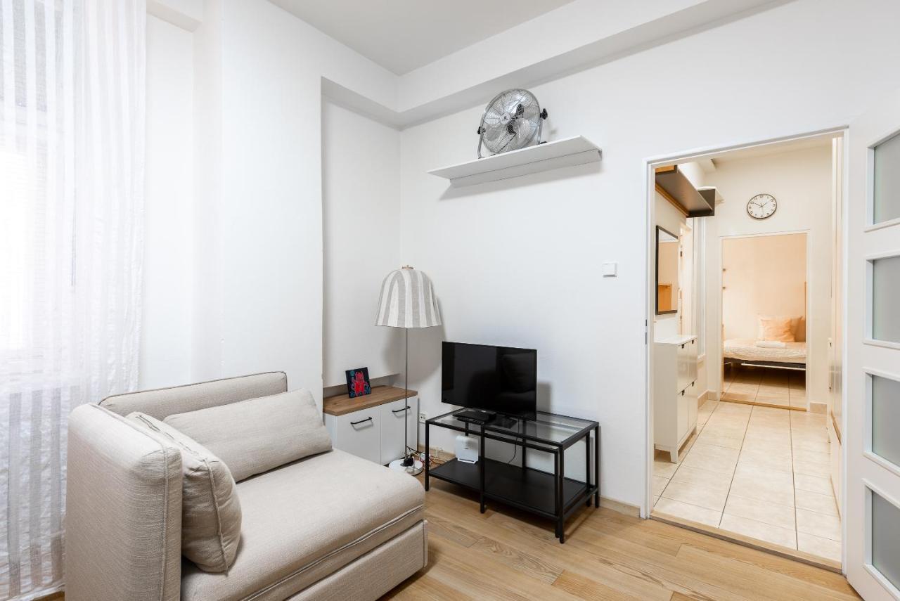 Lotus Apartment ปราก ภายนอก รูปภาพ