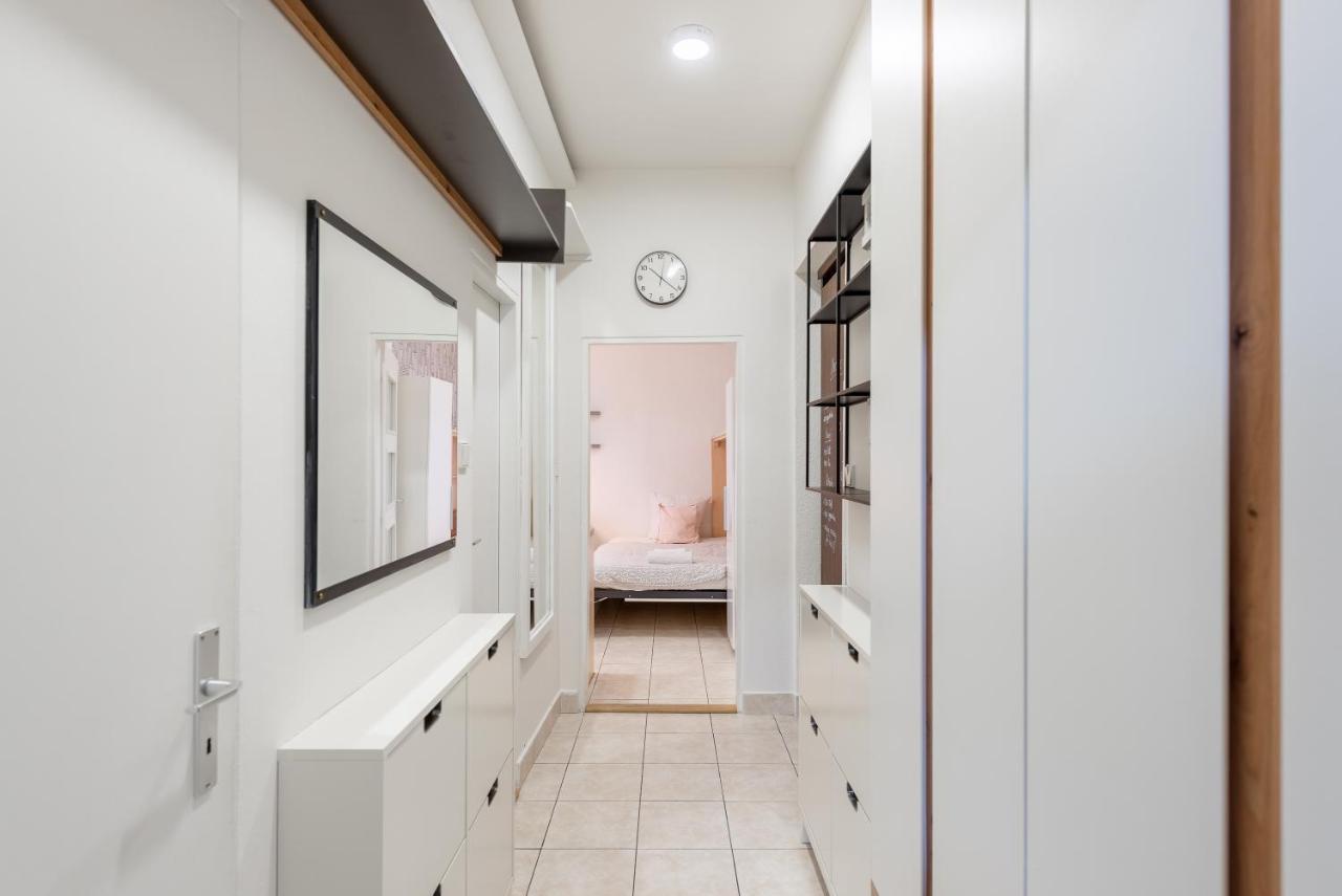 Lotus Apartment ปราก ภายนอก รูปภาพ