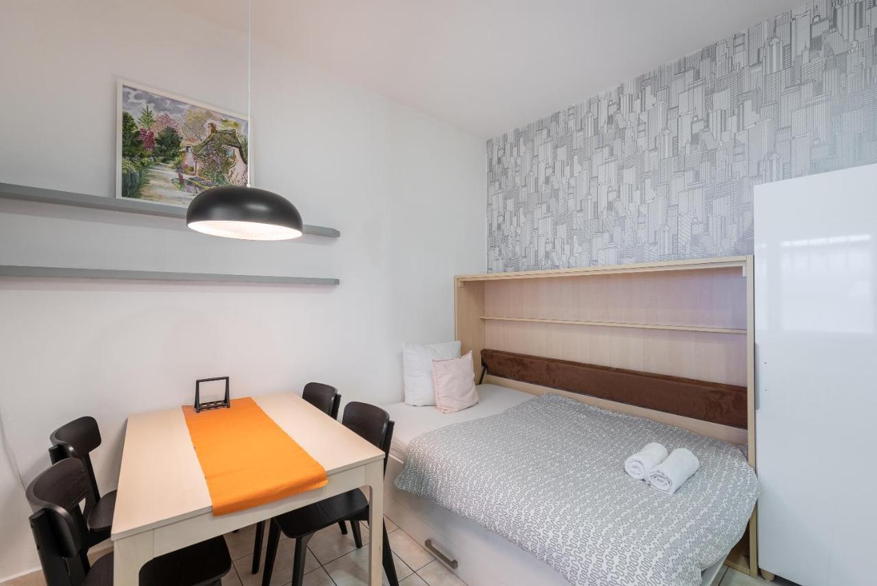 Lotus Apartment ปราก ภายนอก รูปภาพ
