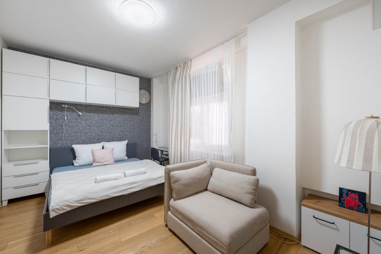 Lotus Apartment ปราก ภายนอก รูปภาพ
