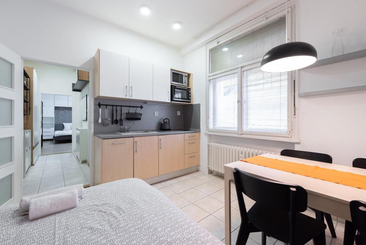 Lotus Apartment ปราก ภายนอก รูปภาพ